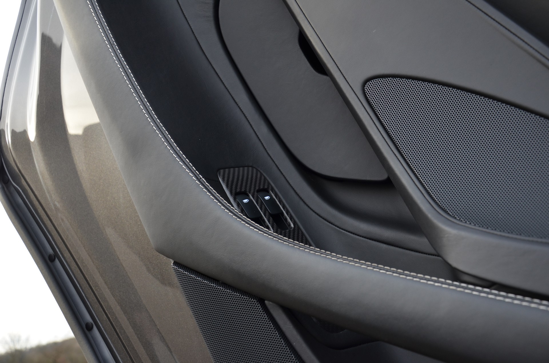 McLAREN 570S Coupé 3.8 V8 SSG-image-18