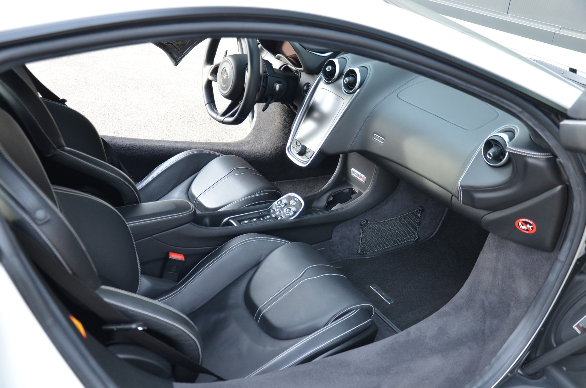 McLAREN 570S Coupé 3.8 V8 SSG-image-15
