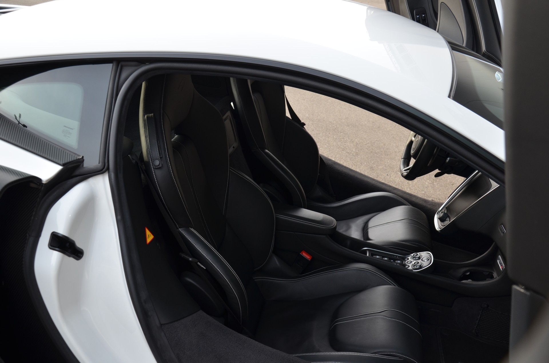 McLAREN 570S Coupé 3.8 V8 SSG-image-16