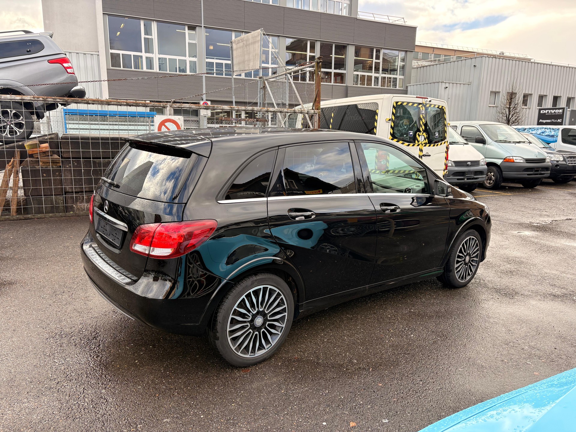 MERCEDES-BENZ B Electric Drive Style-image-3