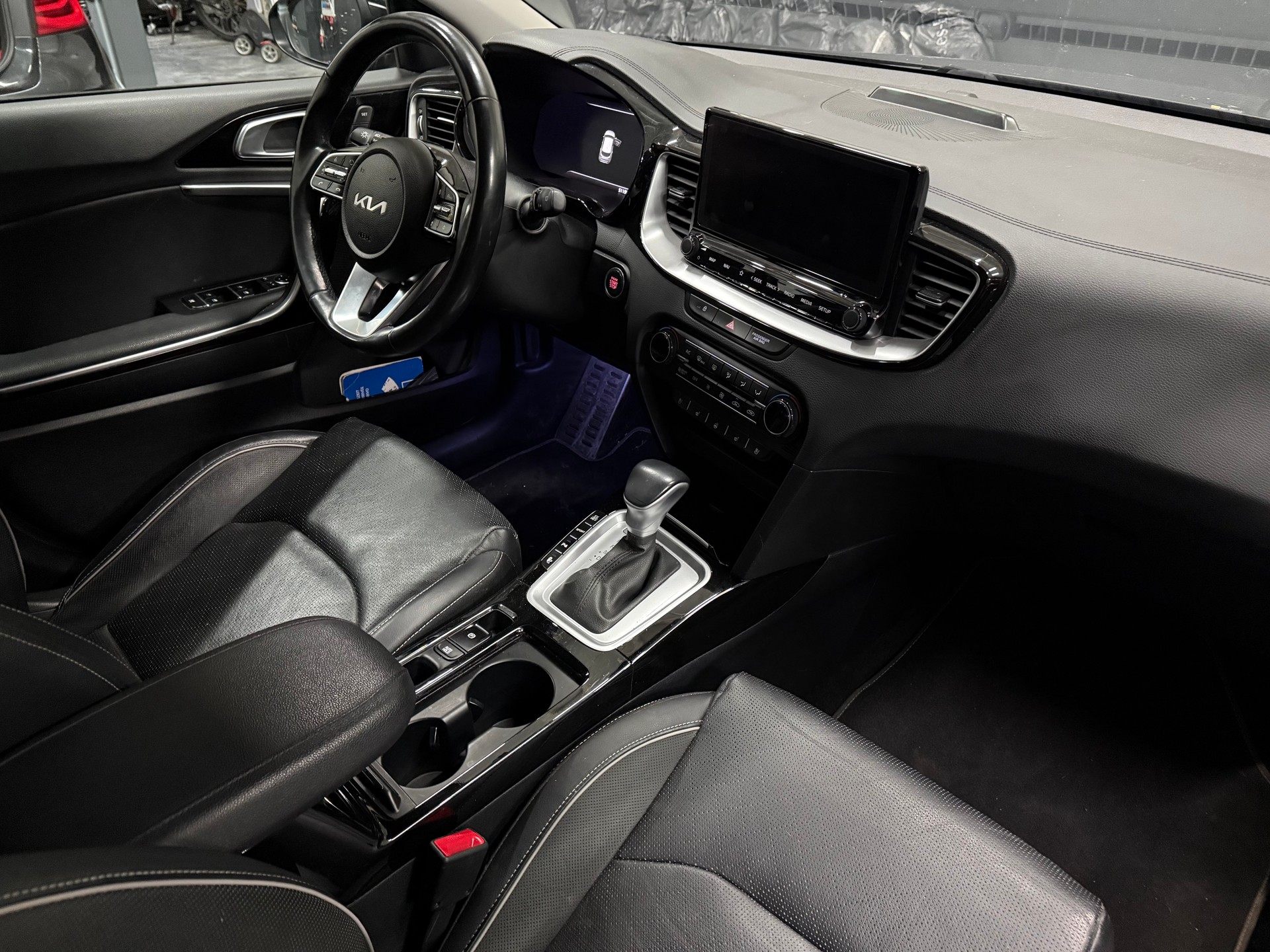 KIA Xceed 1.6 GDi Plug-in Hybrid Style DCT-image-8