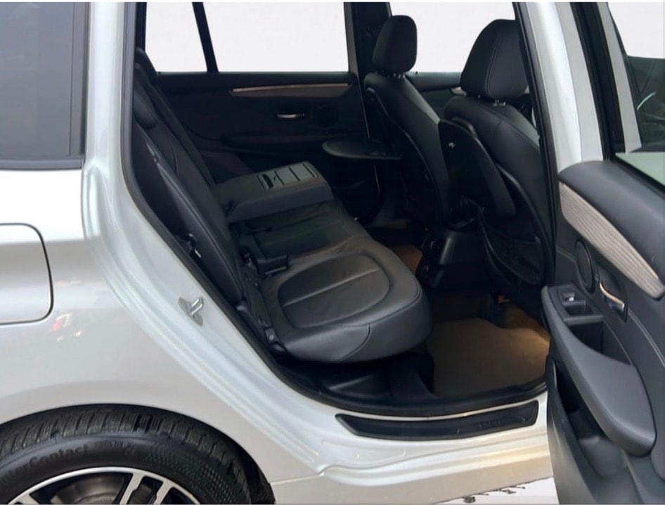 BMW 220i Gran Tourer Luxury Line Steptronic-7 SITZPLÄTZE - Frisch MFK,Service,1Jahr GARANTIE-Neue Bremsen vorne und hinten-image-14