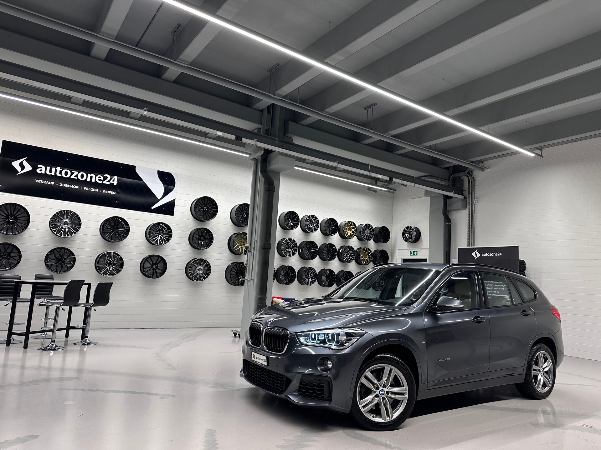 BMW X1 25i xDrive M-Sport *CH-Auto*Lückenlose Servicehistorie bei BMW*Frisch ab MFK*-showroom-element-2