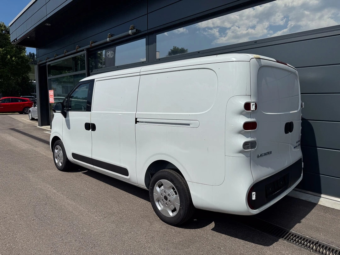 MAXUS eDeliver 5 L1 FWD 64kWh-showroom-element-1