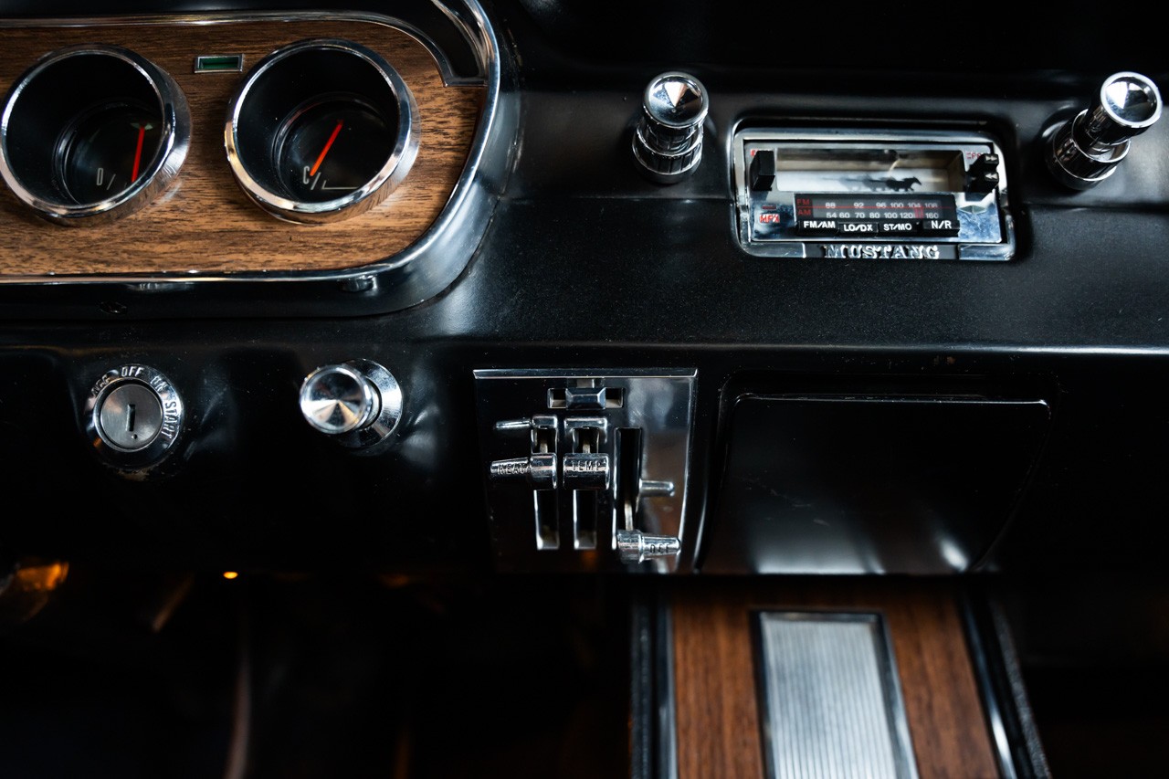 FORD MUSTANG V8-image-21