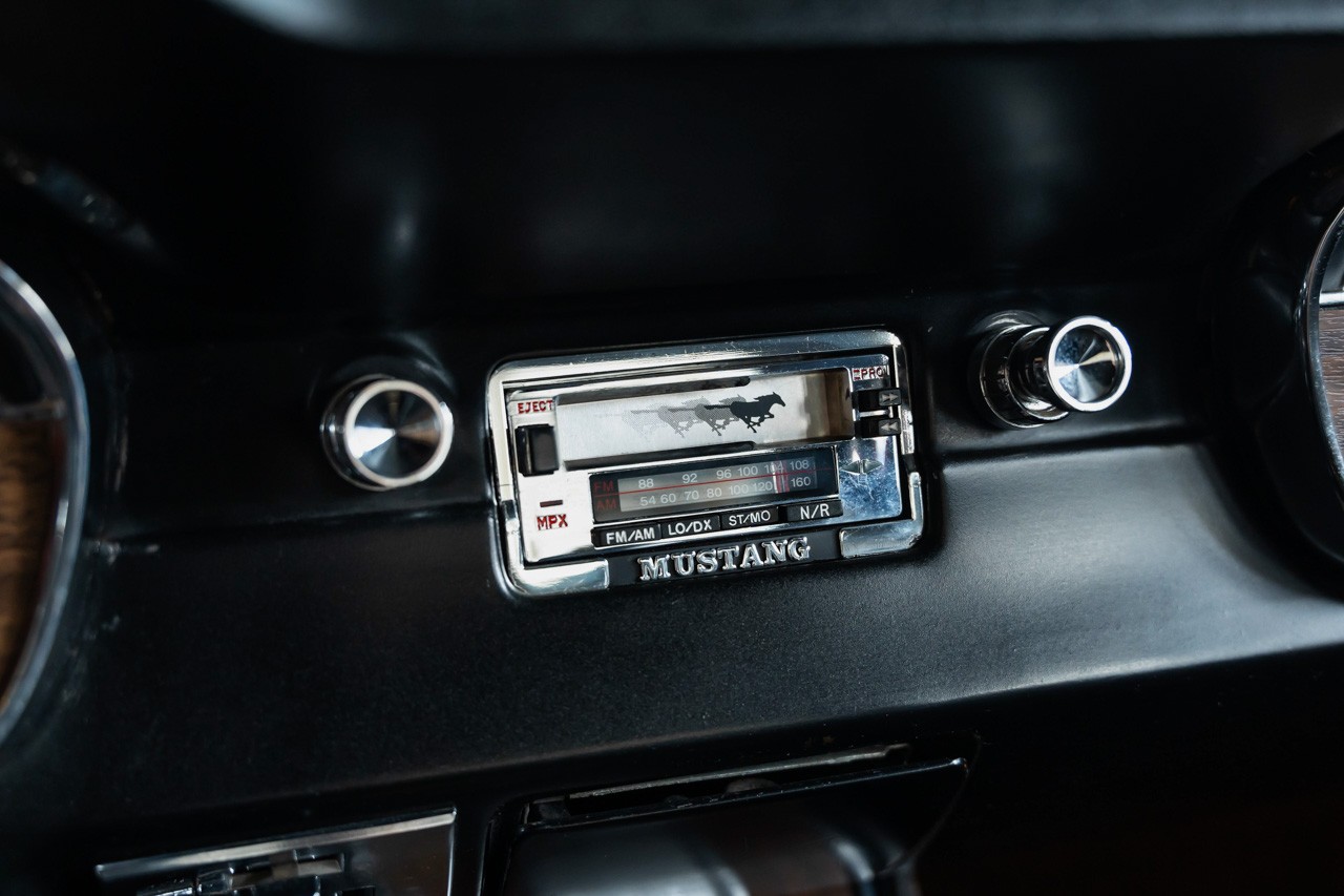 FORD MUSTANG V8-image-22