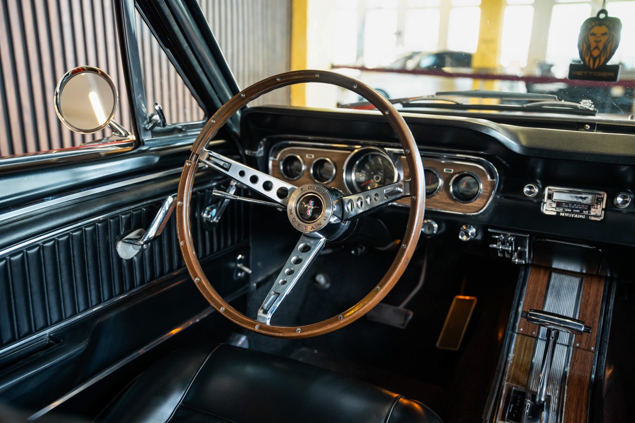 FORD MUSTANG V8-image-24