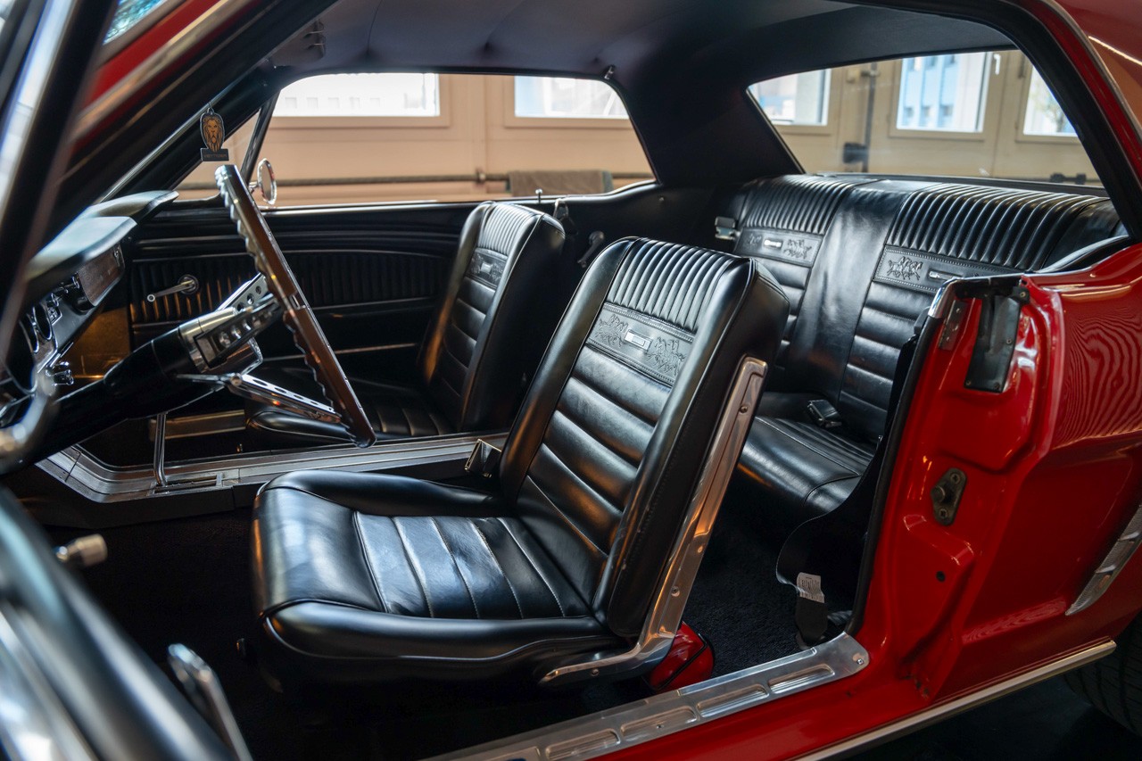 FORD MUSTANG V8-image-11