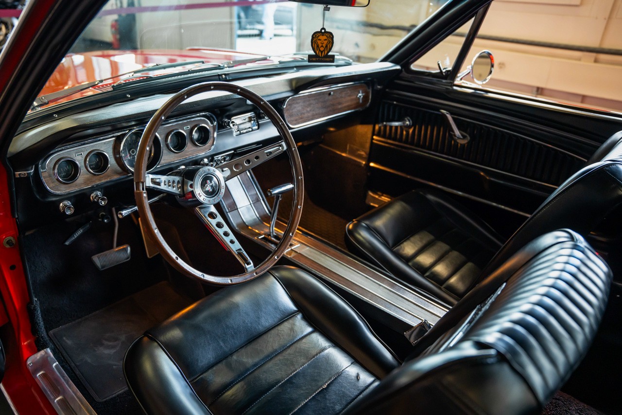 FORD MUSTANG V8-image-10