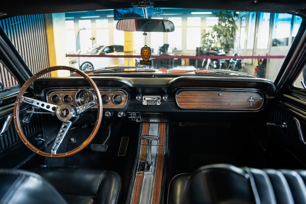 FORD MUSTANG V8-image-9