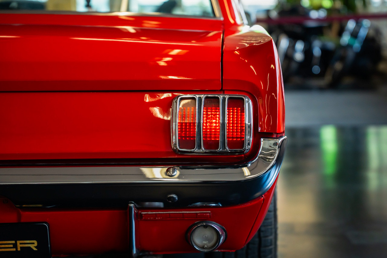 FORD MUSTANG V8-image-7