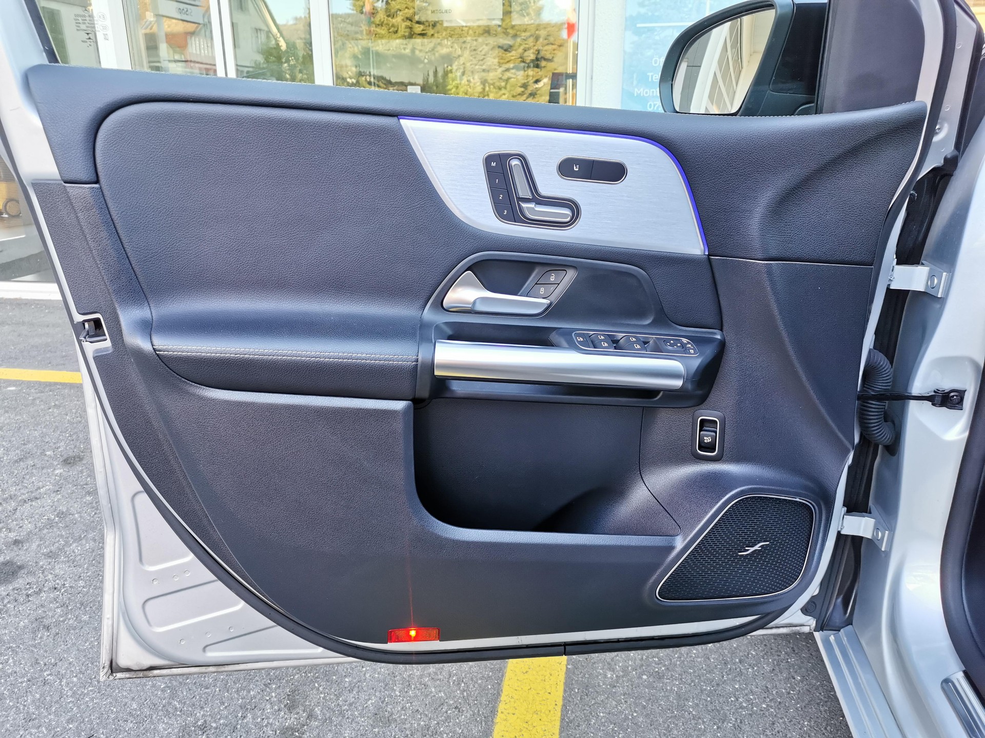 MERCEDES-BENZ B 200 d Night Line-image-12