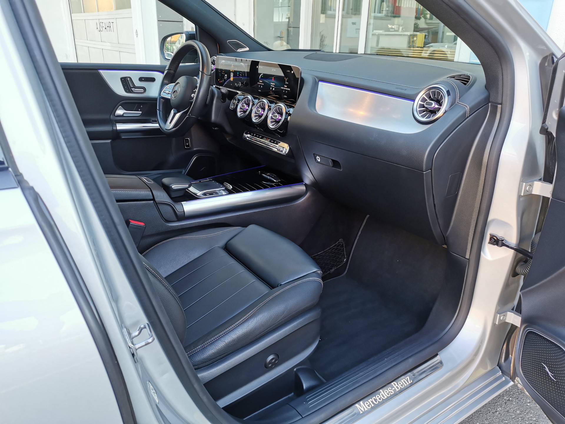 MERCEDES-BENZ B 200 d Night Line-image-10