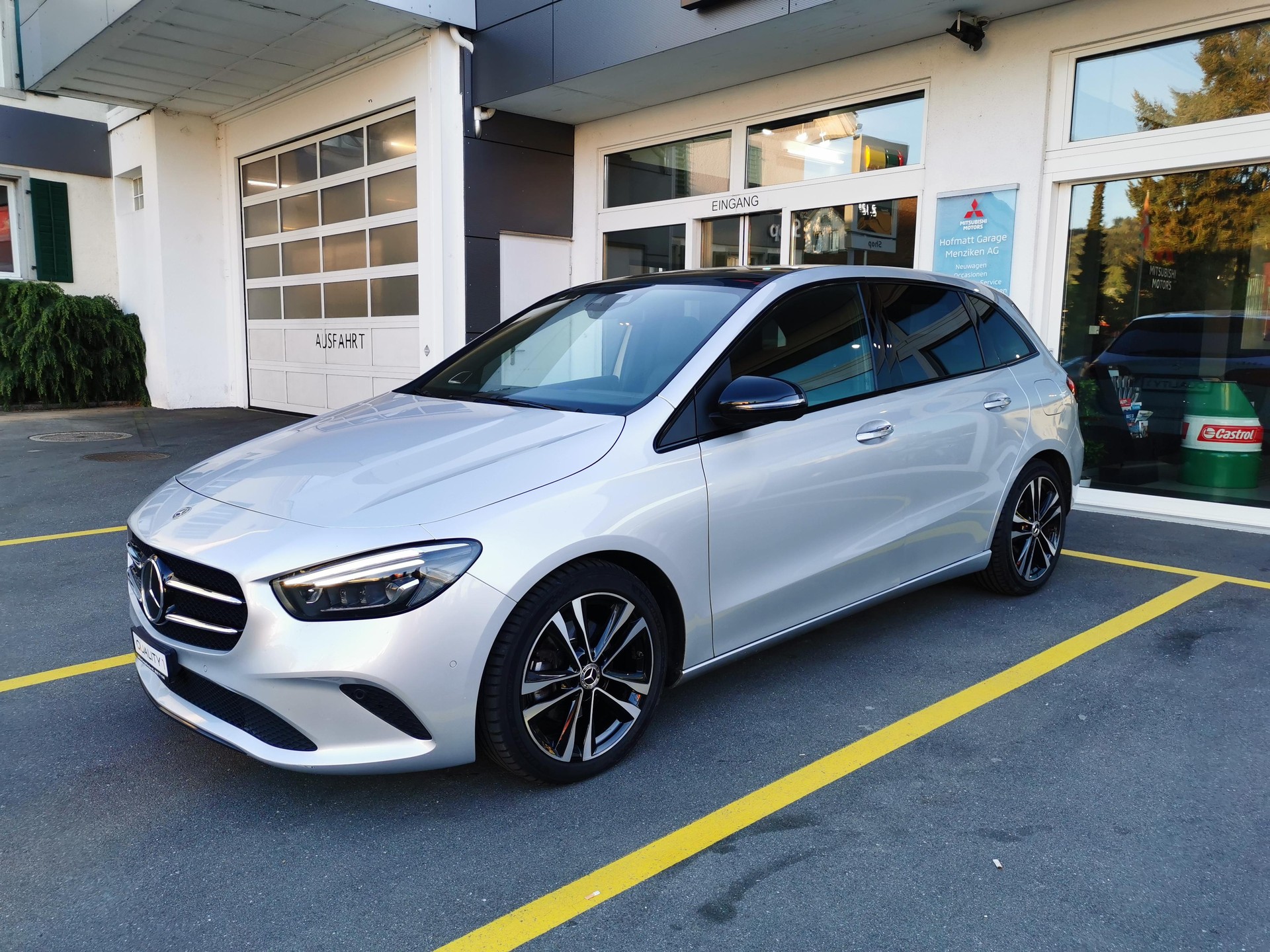 MERCEDES-BENZ B 200 d Night Line-image-2