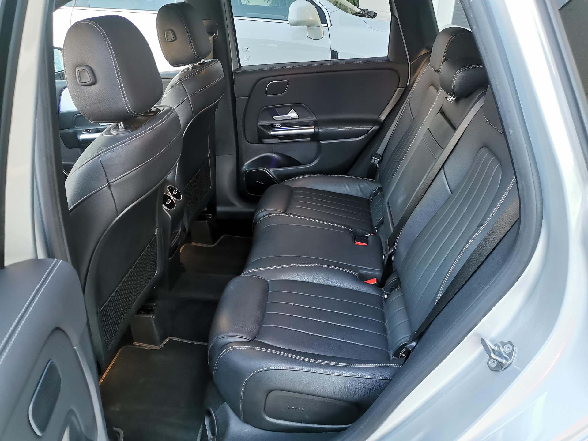 MERCEDES-BENZ B 200 d Night Line-image-11