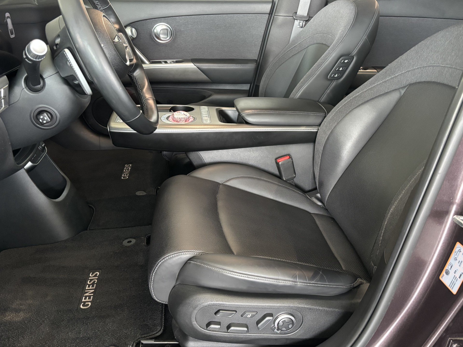 GENESIS GV60 77.4 kWh Premium-image-12