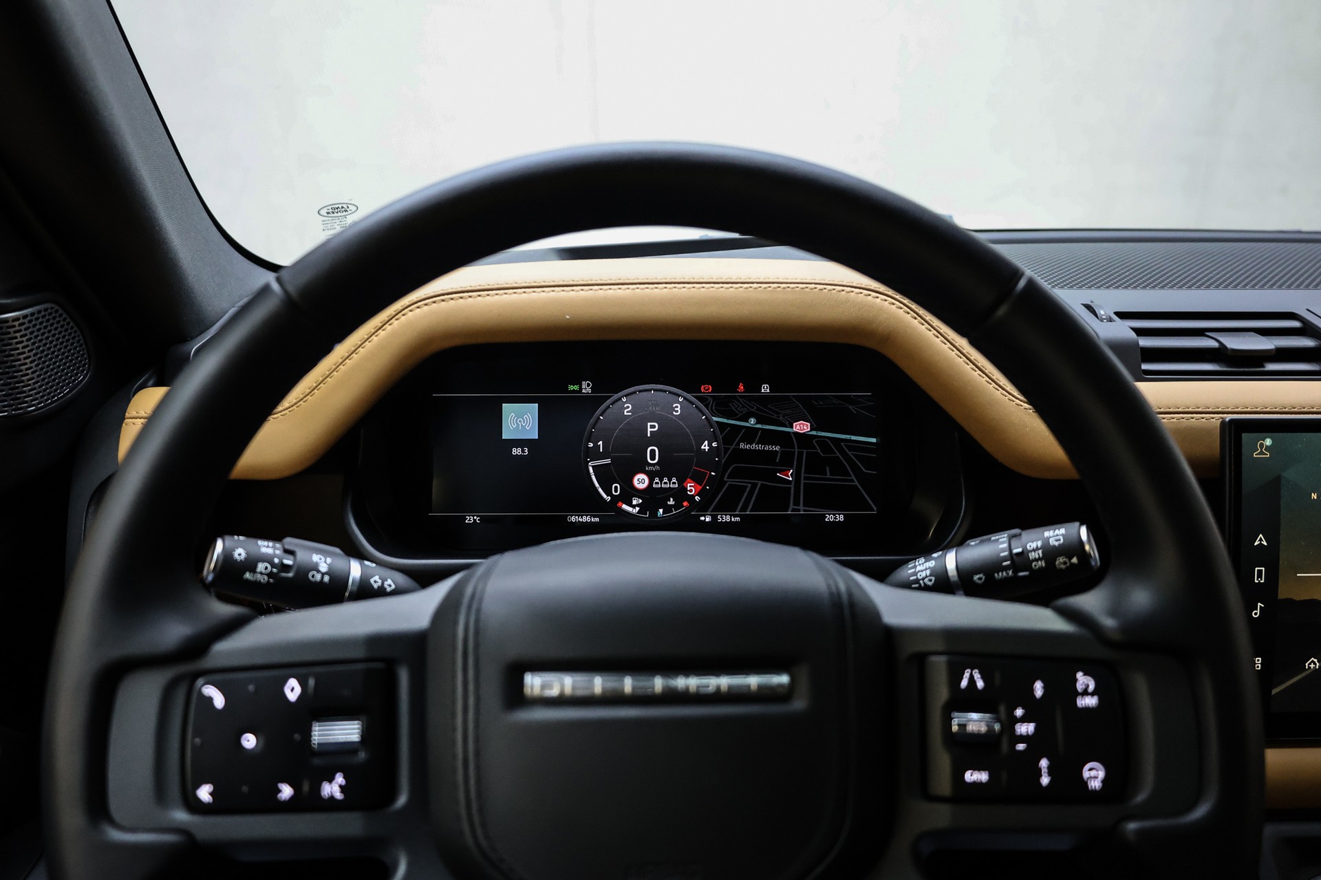 LAND ROVER Defender 110 3.0 D I6 300 X-Dynamic HSE-image-21