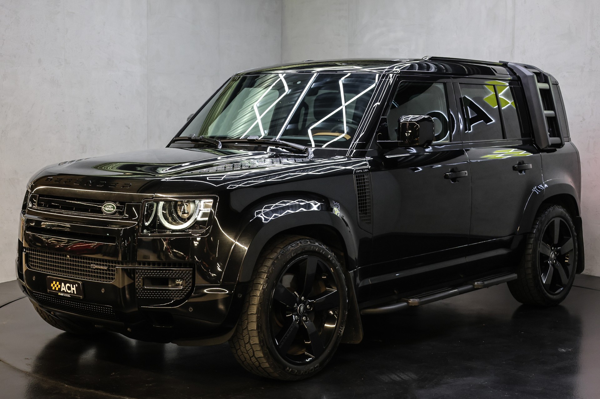 LAND ROVER Defender 110 3.0 D I6 300 X-Dynamic HSE-showroom-element-2