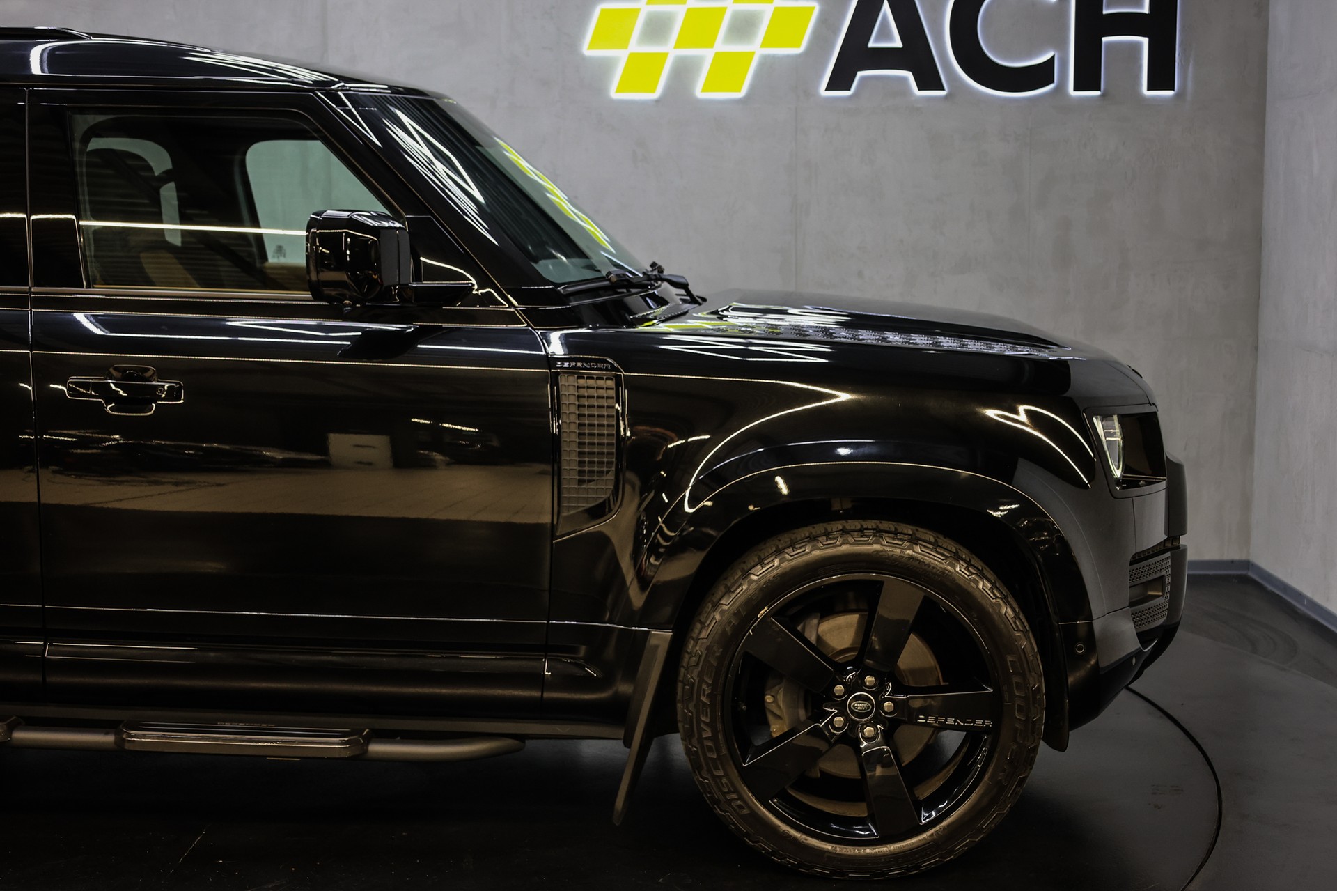LAND ROVER Defender 110 3.0 D I6 300 X-Dynamic HSE-image-16