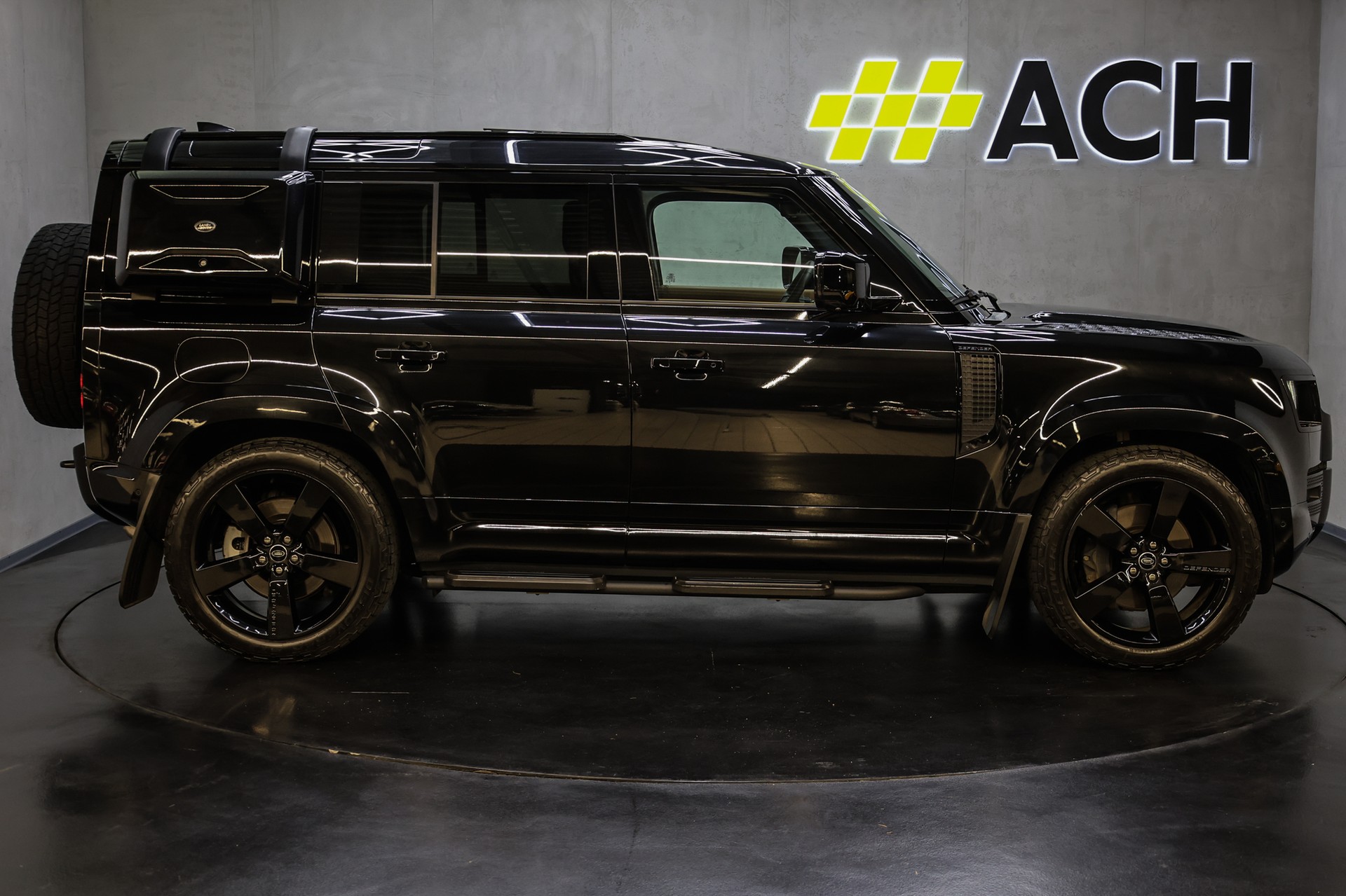 LAND ROVER Defender 110 3.0 D I6 300 X-Dynamic HSE-image-10
