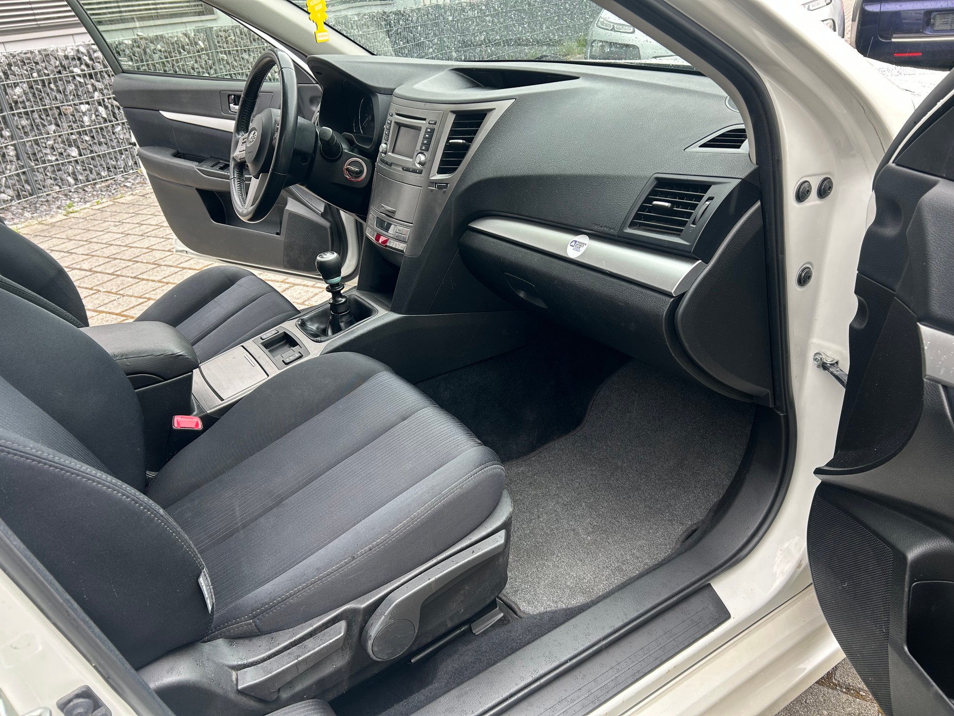 SUBARU Legacy 2.0D Swiss Special AWD-image-8