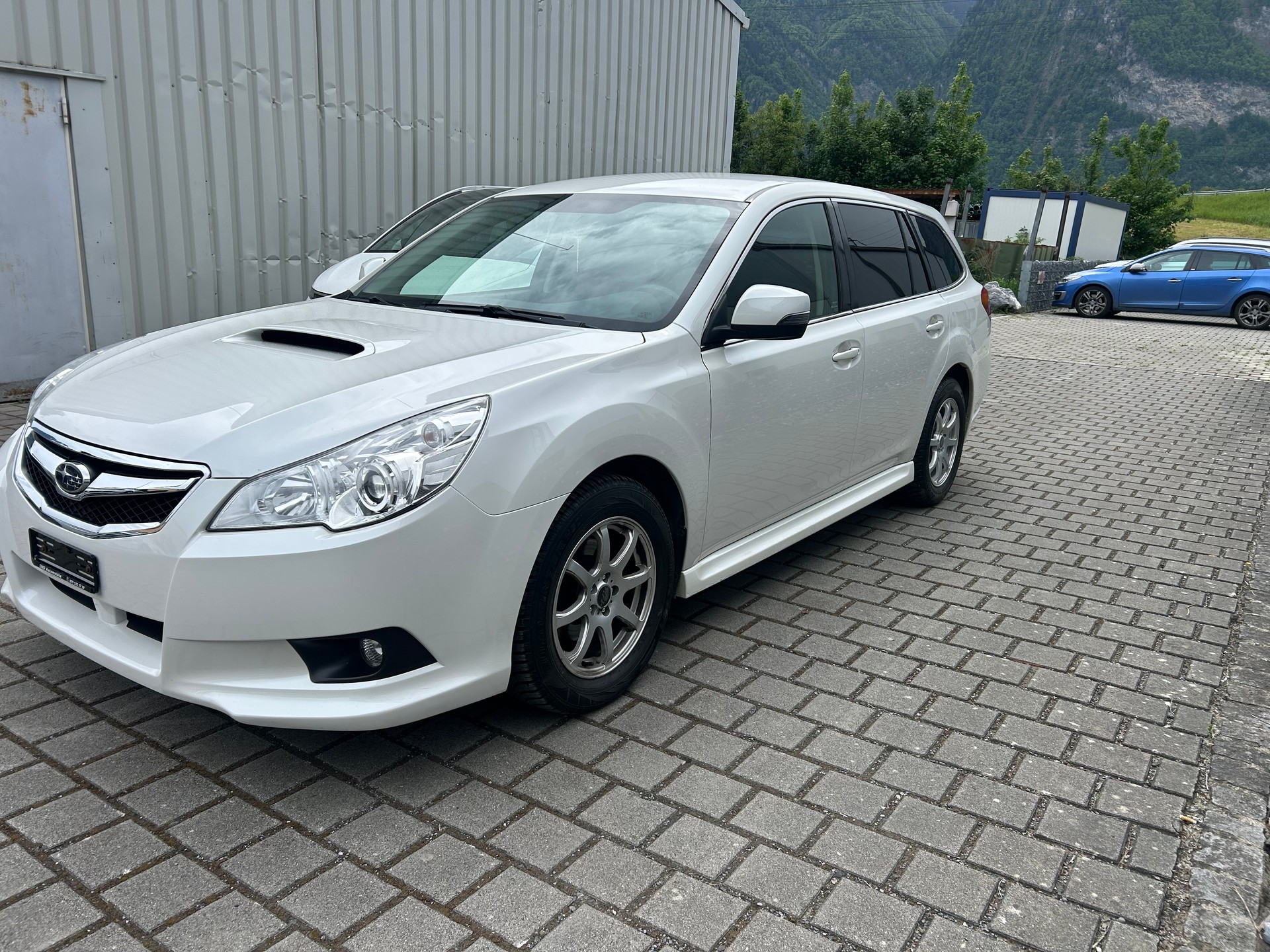 SUBARU Legacy 2.0D Swiss Special AWD-image-2