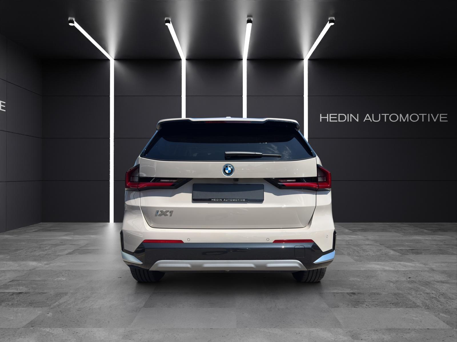 BMW iX1 20 eDrive-image-4