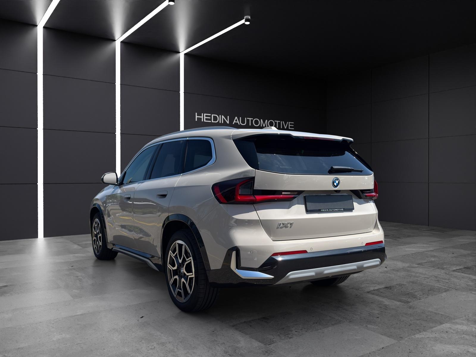 BMW iX1 20 eDrive-showroom-element-3