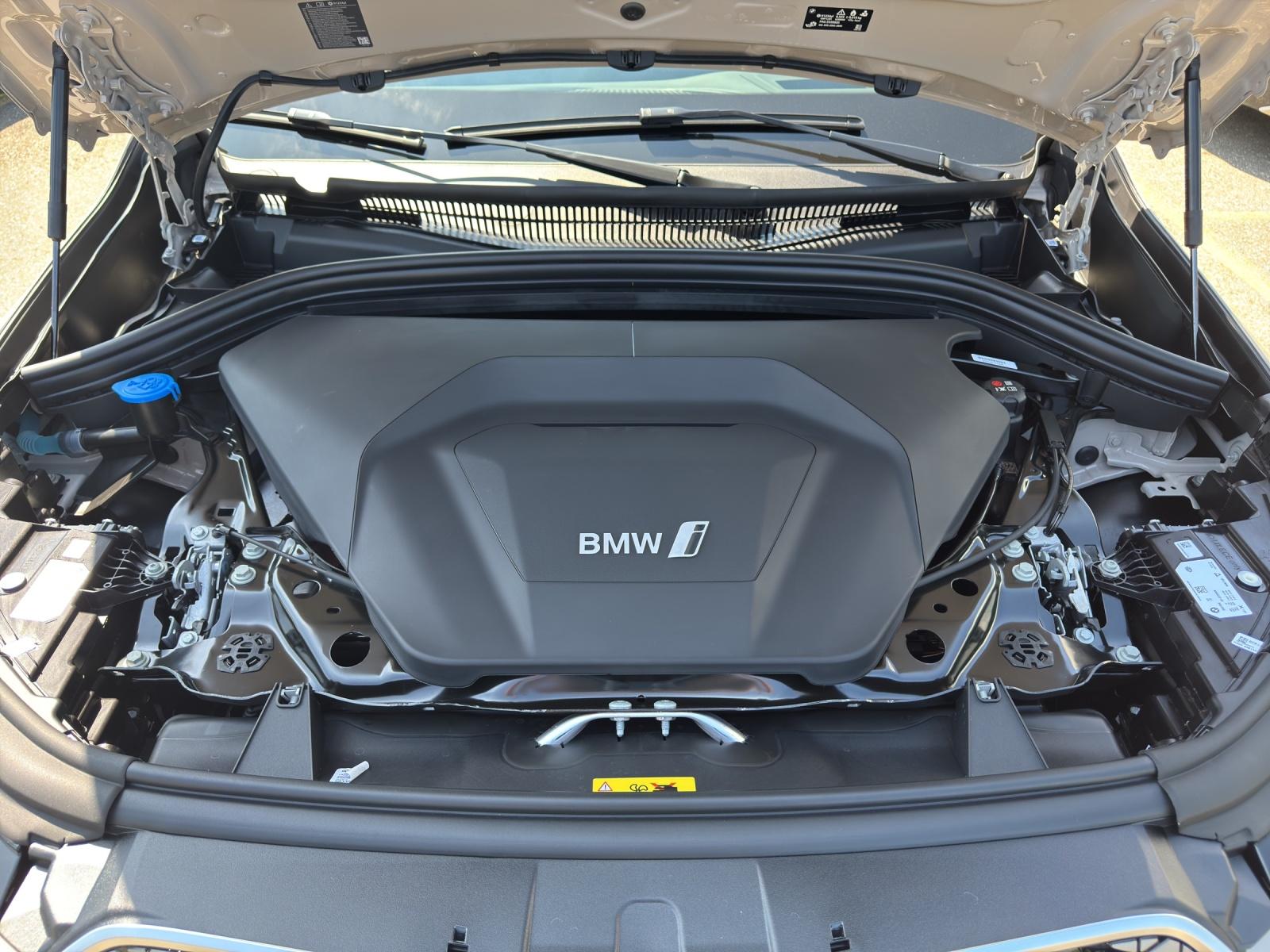 BMW iX1 20 eDrive-image-19