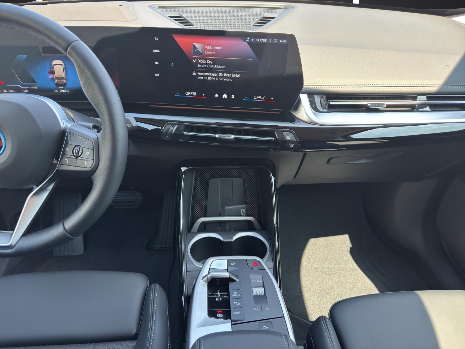 BMW iX1 20 eDrive-image-16