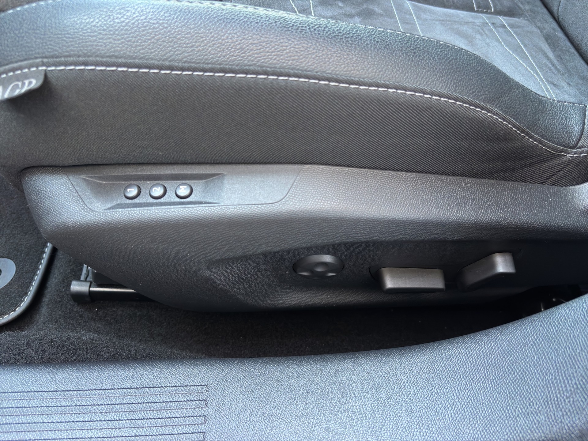 OPEL Astra 1.6 PHEV Turbo Swiss Plus A-image-12