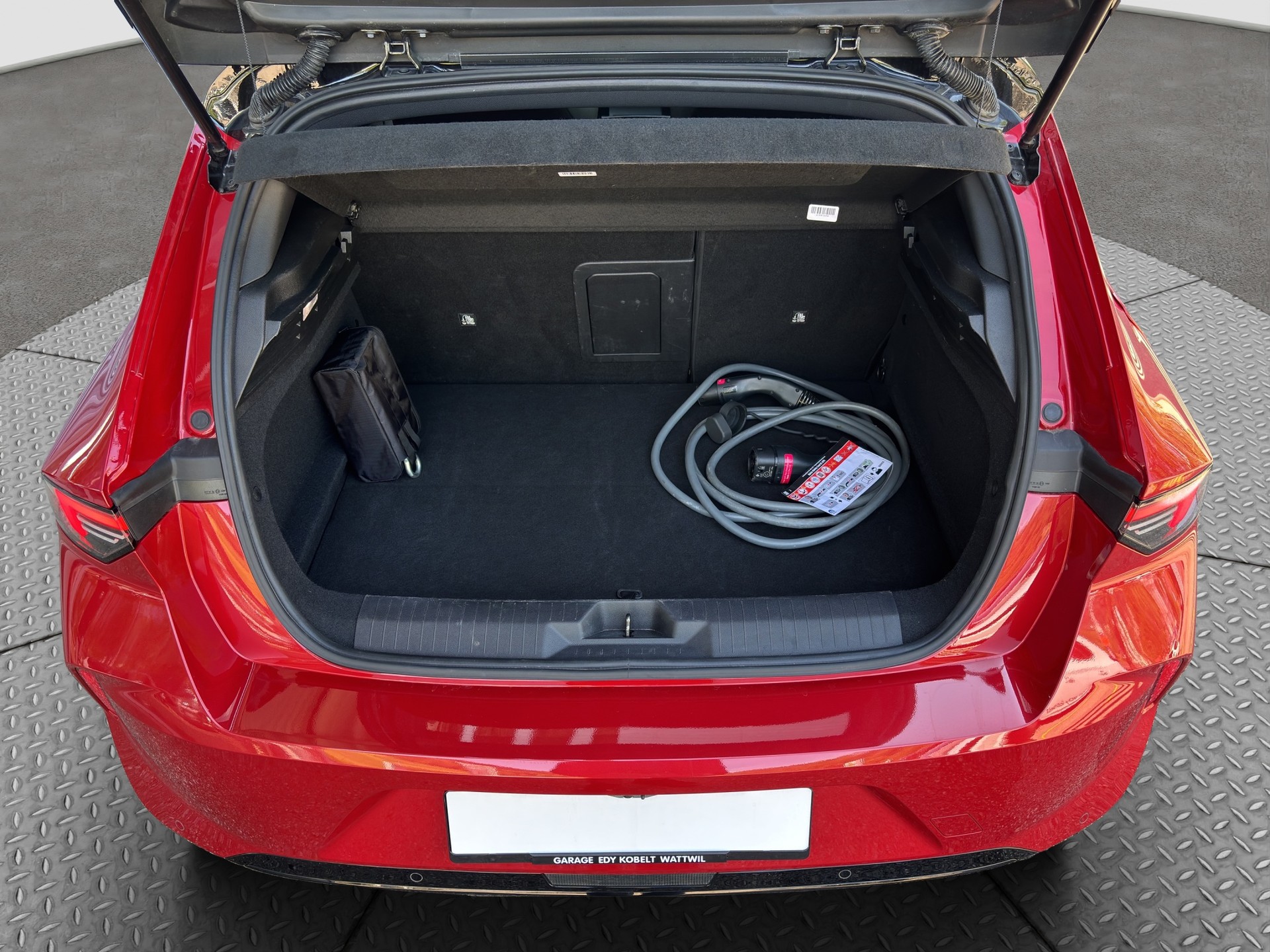 OPEL Astra 1.6 PHEV Turbo Swiss Plus A-image-17