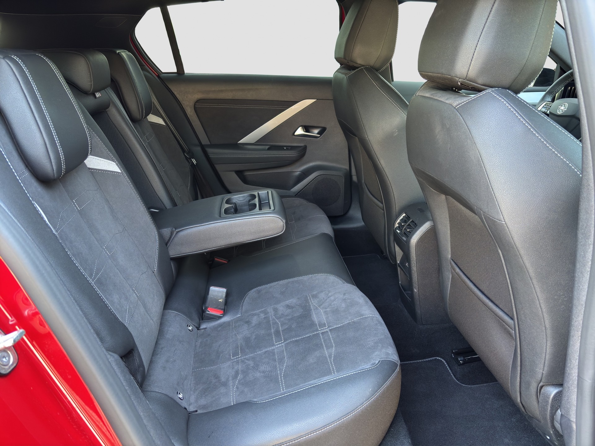 OPEL Astra 1.6 PHEV Turbo Swiss Plus A-image-15