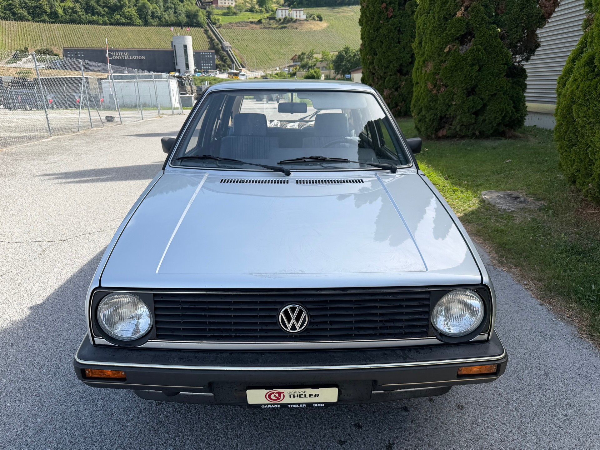 VW GOLF-showroom-element-1