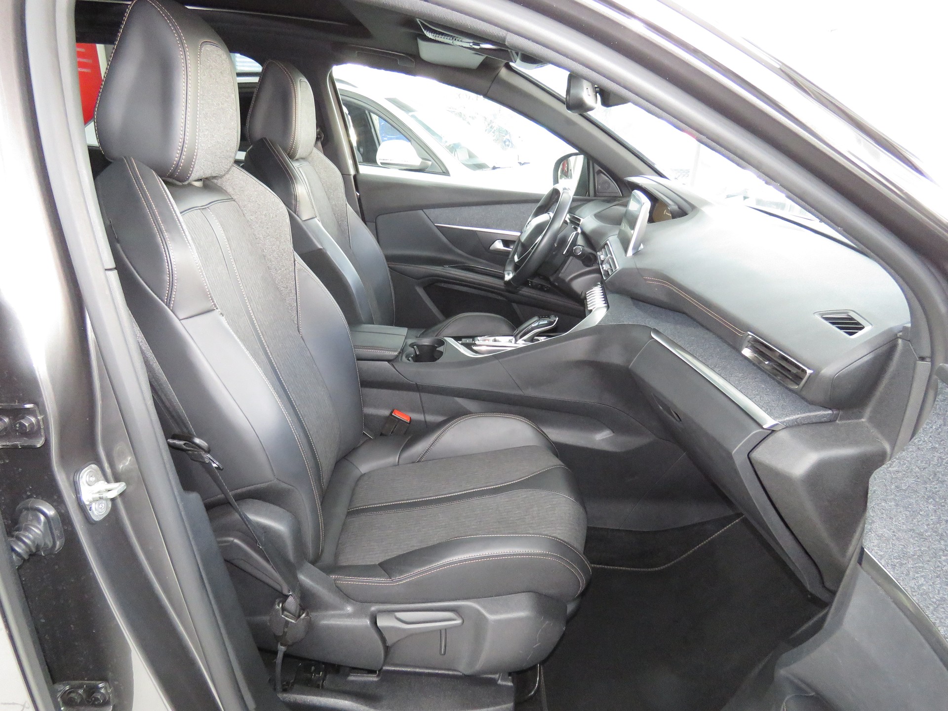 PEUGEOT 5008 1.5 BlueHDi GT Line EAT (Automat, 7-Plätzer)-image-11