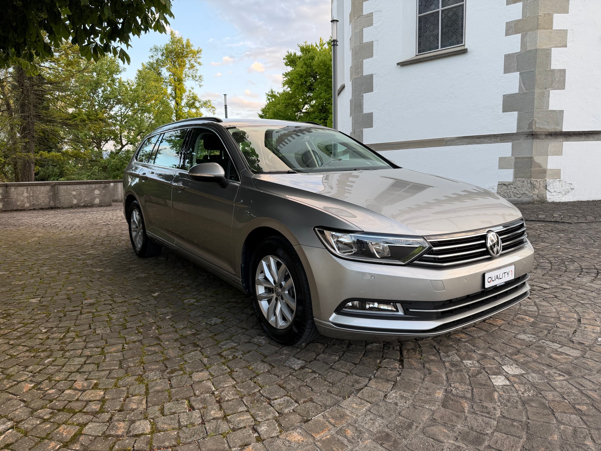 VW Passat Variant 1.8 TSI BMT DSG /Nur 20k Kilometer / 1 Hand /Frisch ab MFK / Frisch ab Service / 36 Monate Garantie exkl. /-image-2