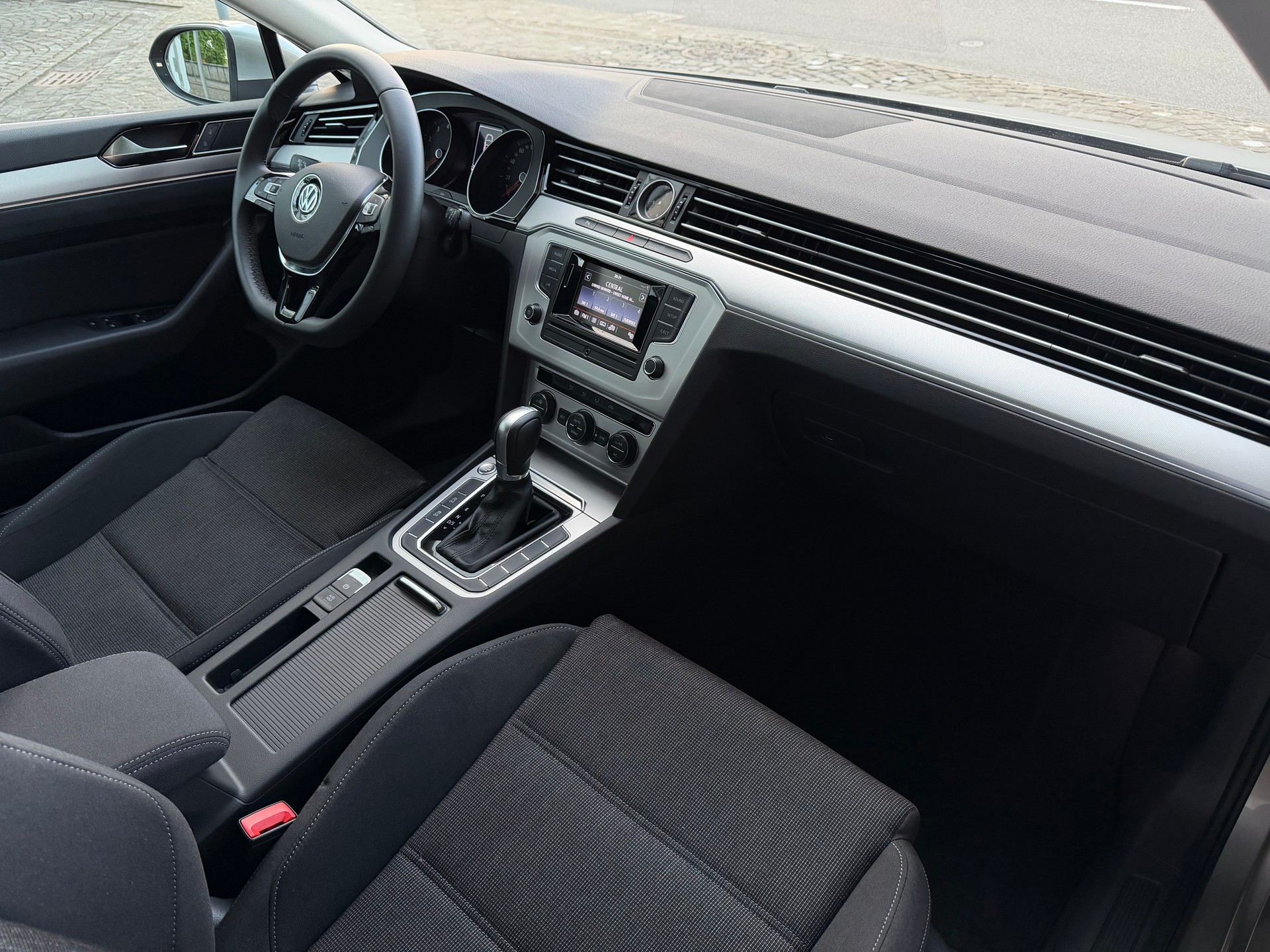 VW Passat Variant 1.8 TSI BMT DSG /Nur 20k Kilometer / 1 Hand /Frisch ab MFK / Frisch ab Service / 36 Monate Garantie exkl. /-image-10