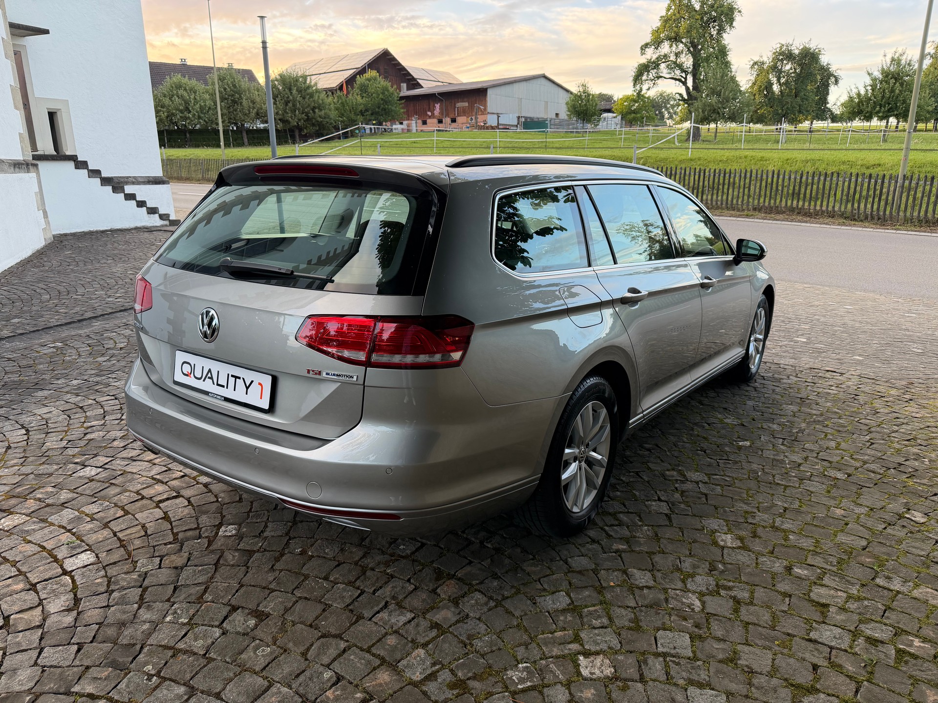 VW Passat Variant 1.8 TSI BMT DSG /Nur 20k Kilometer / 1 Hand /Frisch ab MFK / Frisch ab Service / 36 Monate Garantie exkl. /-image-3