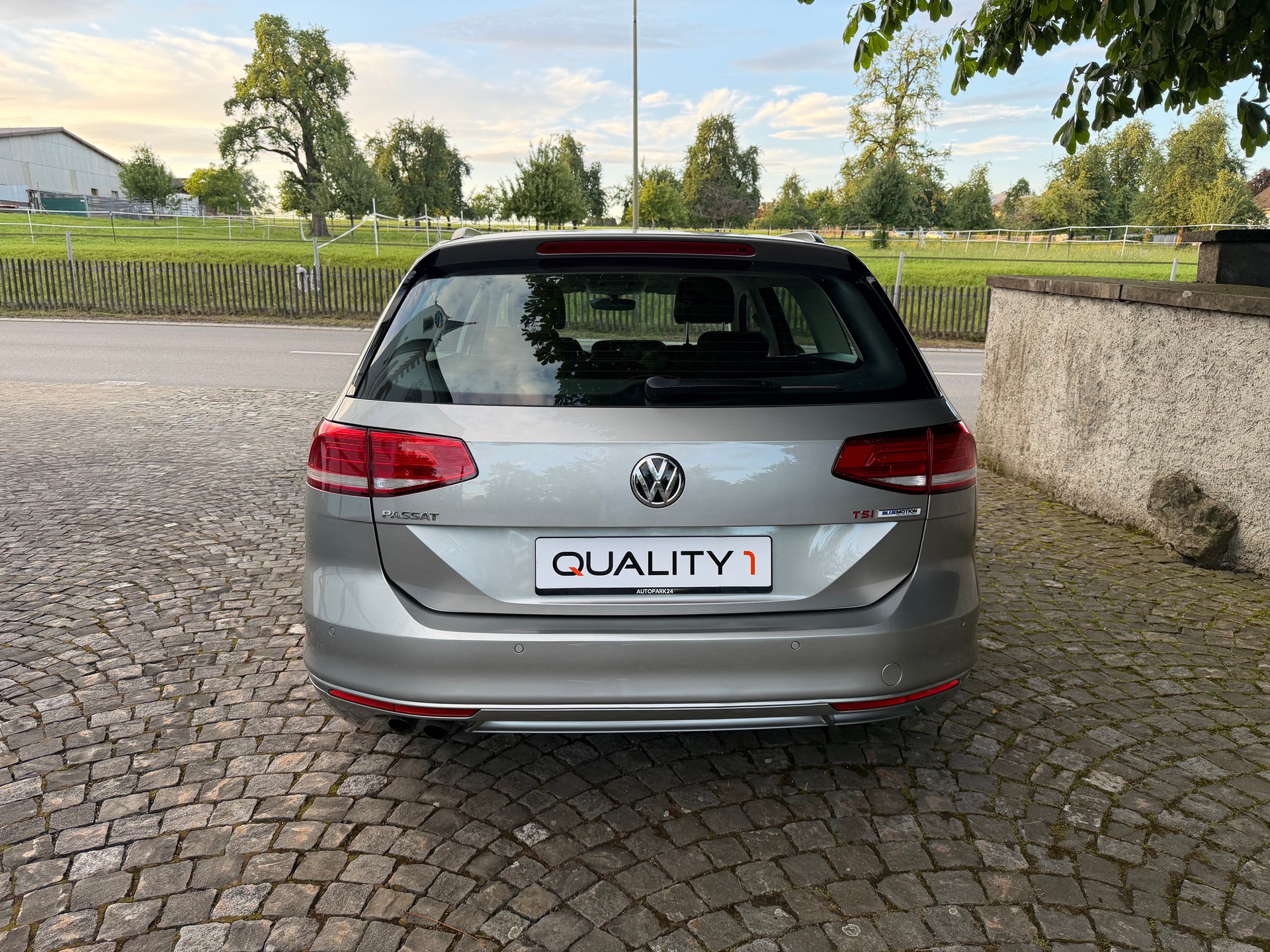 VW Passat Variant 1.8 TSI BMT DSG /Nur 20k Kilometer / 1 Hand /Frisch ab MFK / Frisch ab Service / 36 Monate Garantie exkl. /-image-4