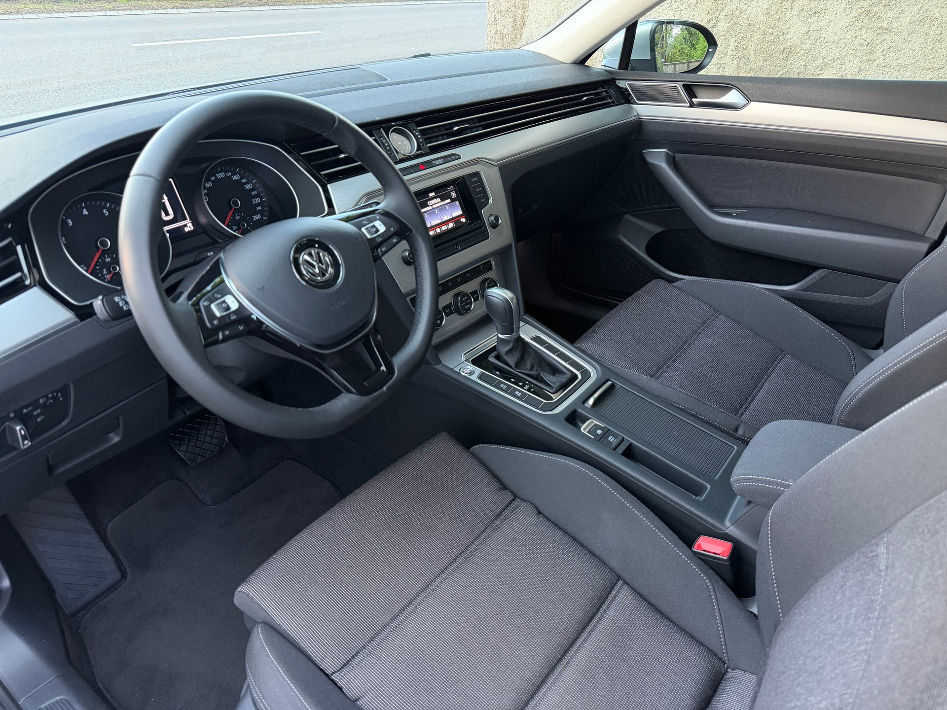 VW Passat Variant 1.8 TSI BMT DSG /Nur 20k Kilometer / 1 Hand /Frisch ab MFK / Frisch ab Service / 36 Monate Garantie exkl. /-image-9