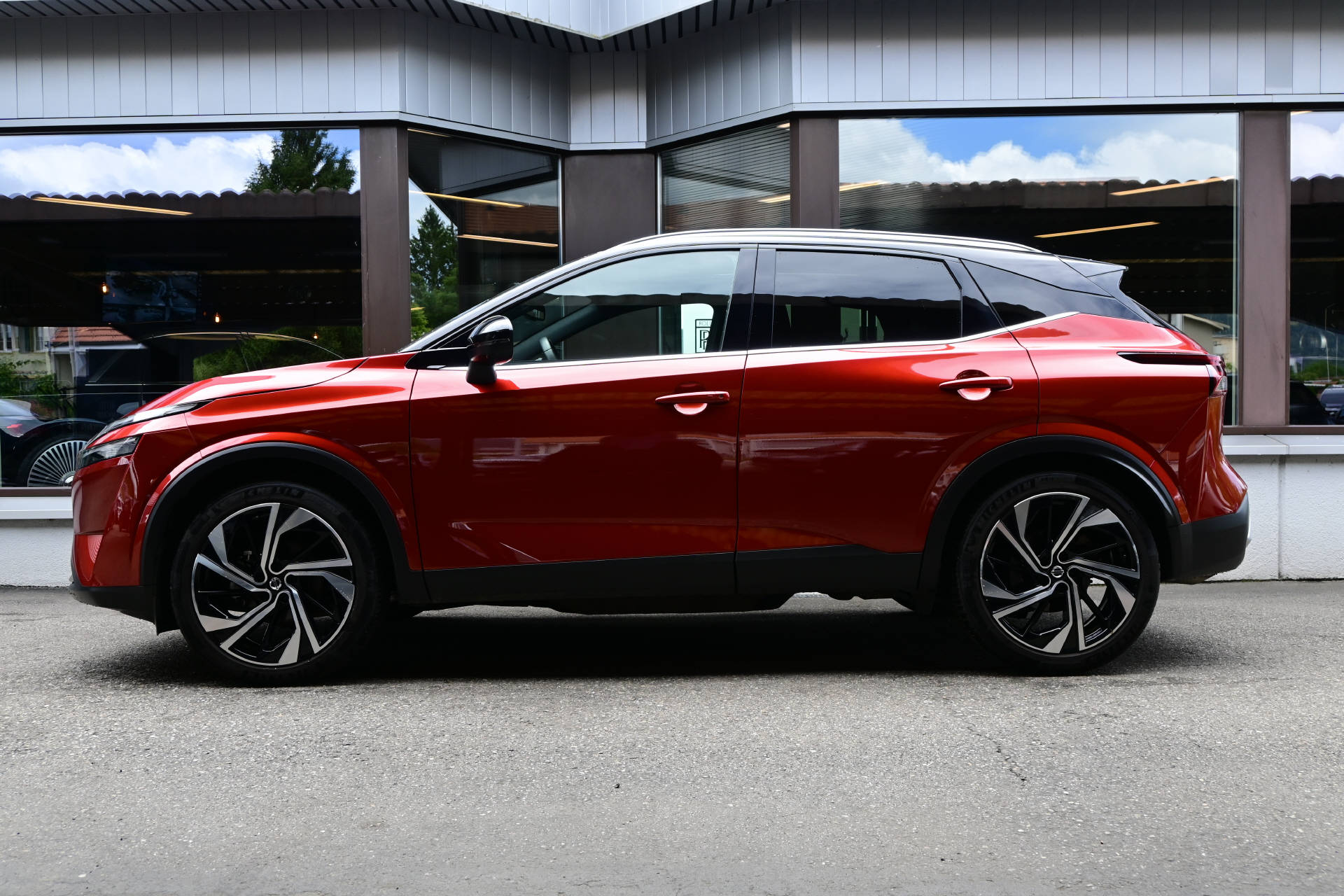 NISSAN Qashqai 1.3 DIG-T Tekna+ 4x4-showroom-element-3