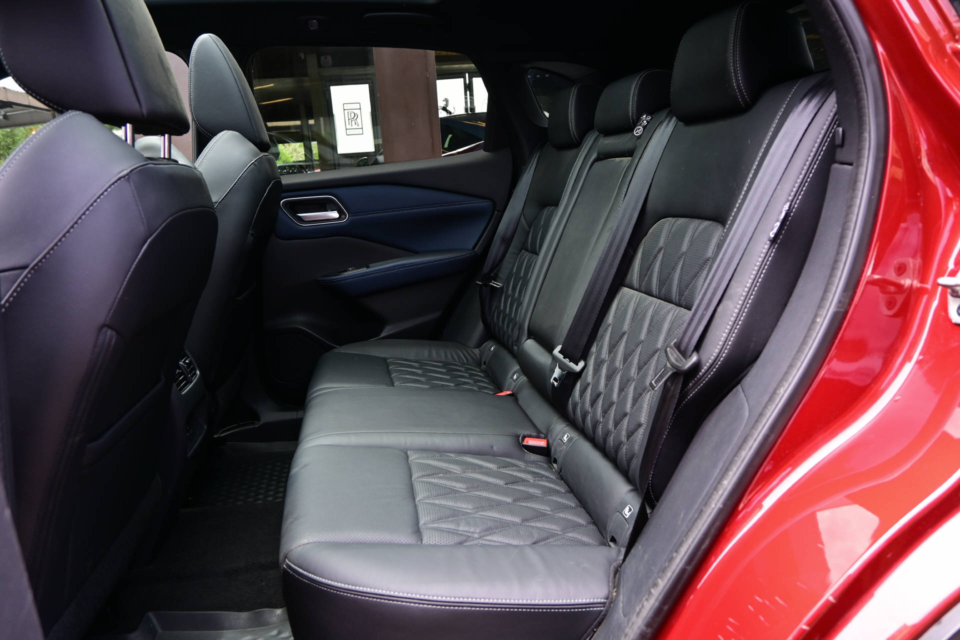 NISSAN Qashqai 1.3 DIG-T Tekna+ 4x4-image-23