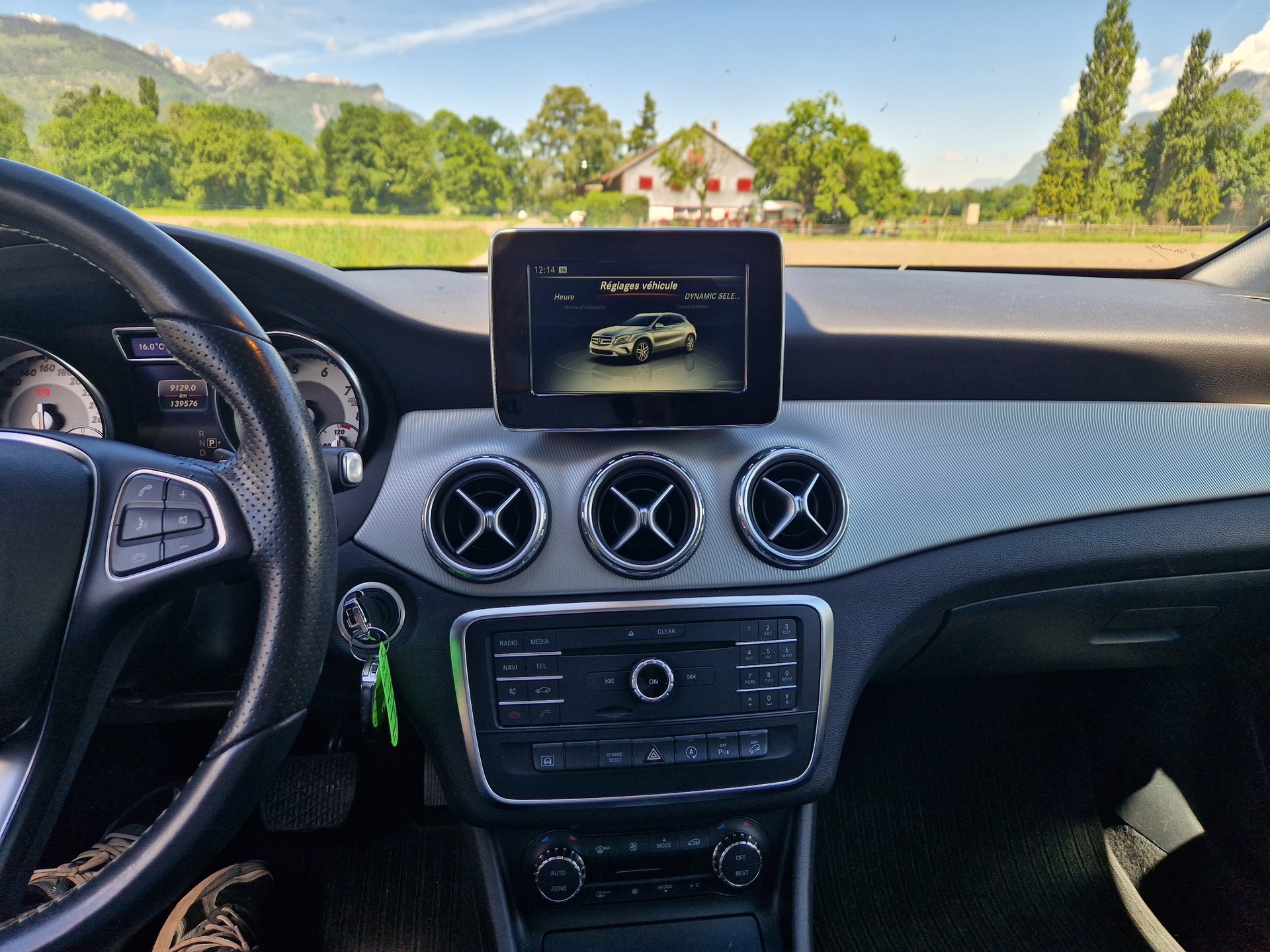 MERCEDES-BENZ GLA 250 Urban 4Matic 7G-DCT-image-10