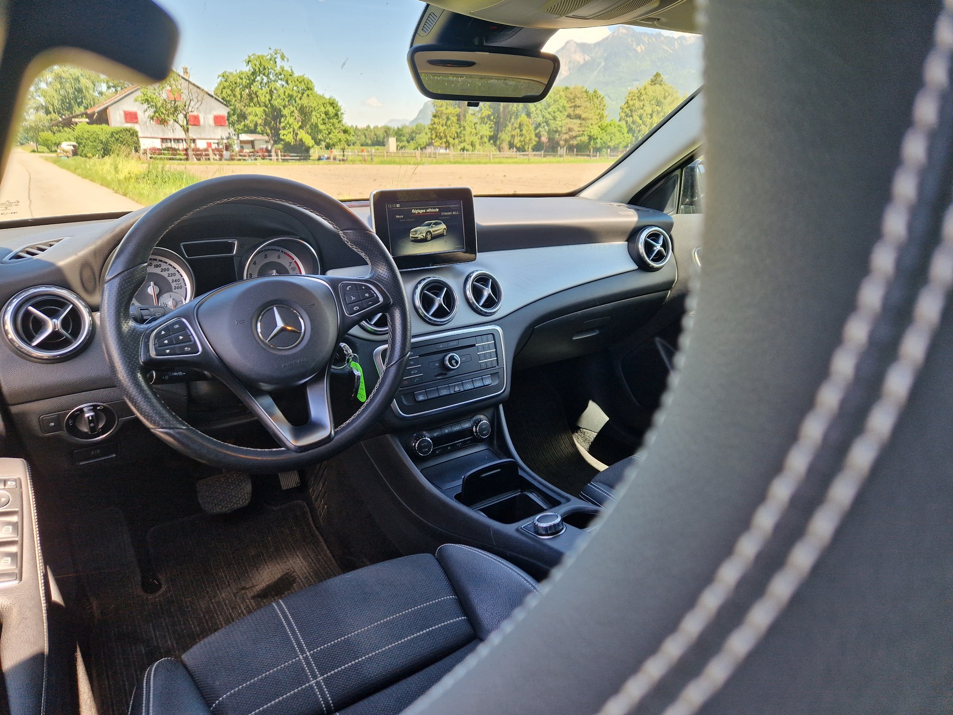 MERCEDES-BENZ GLA 250 Urban 4Matic 7G-DCT-image-8