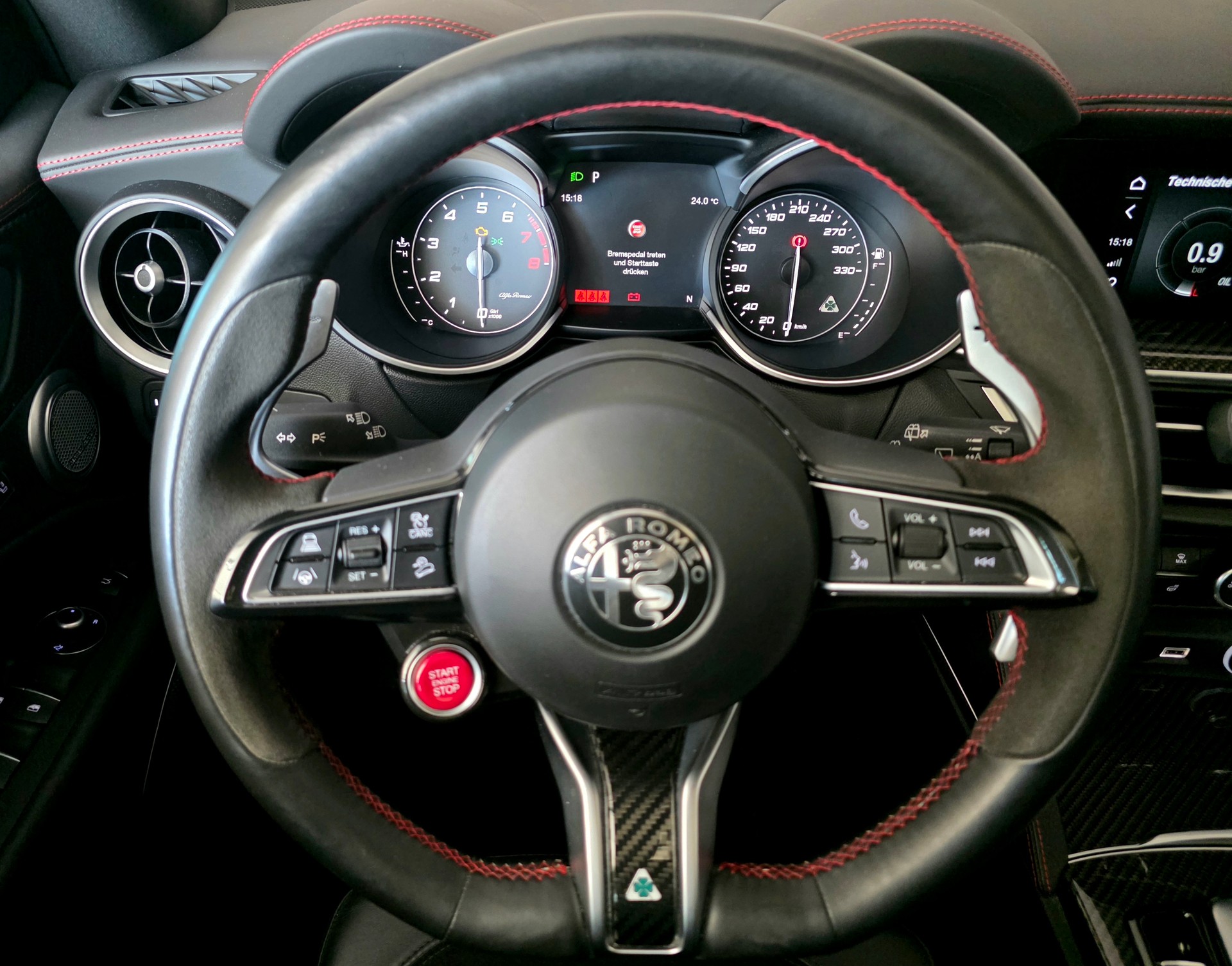 ALFA ROMEO 2.9 V6 Biturbo Q4 Quadrifoglio Competizione Sky-image-3