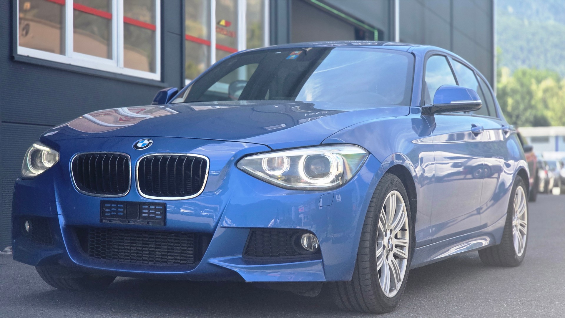 BMW 116i Urban Line-showroom-element-1