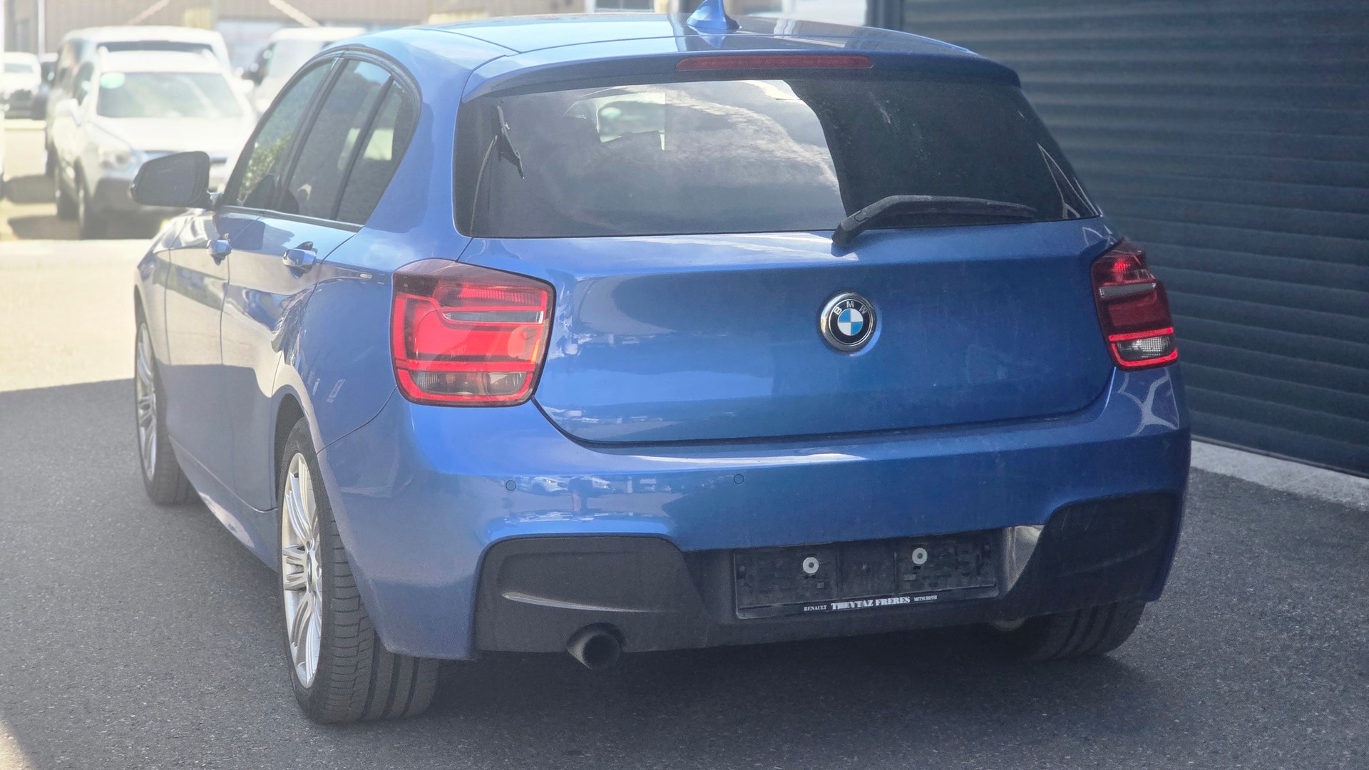 BMW 116i Urban Line-showroom-element-3