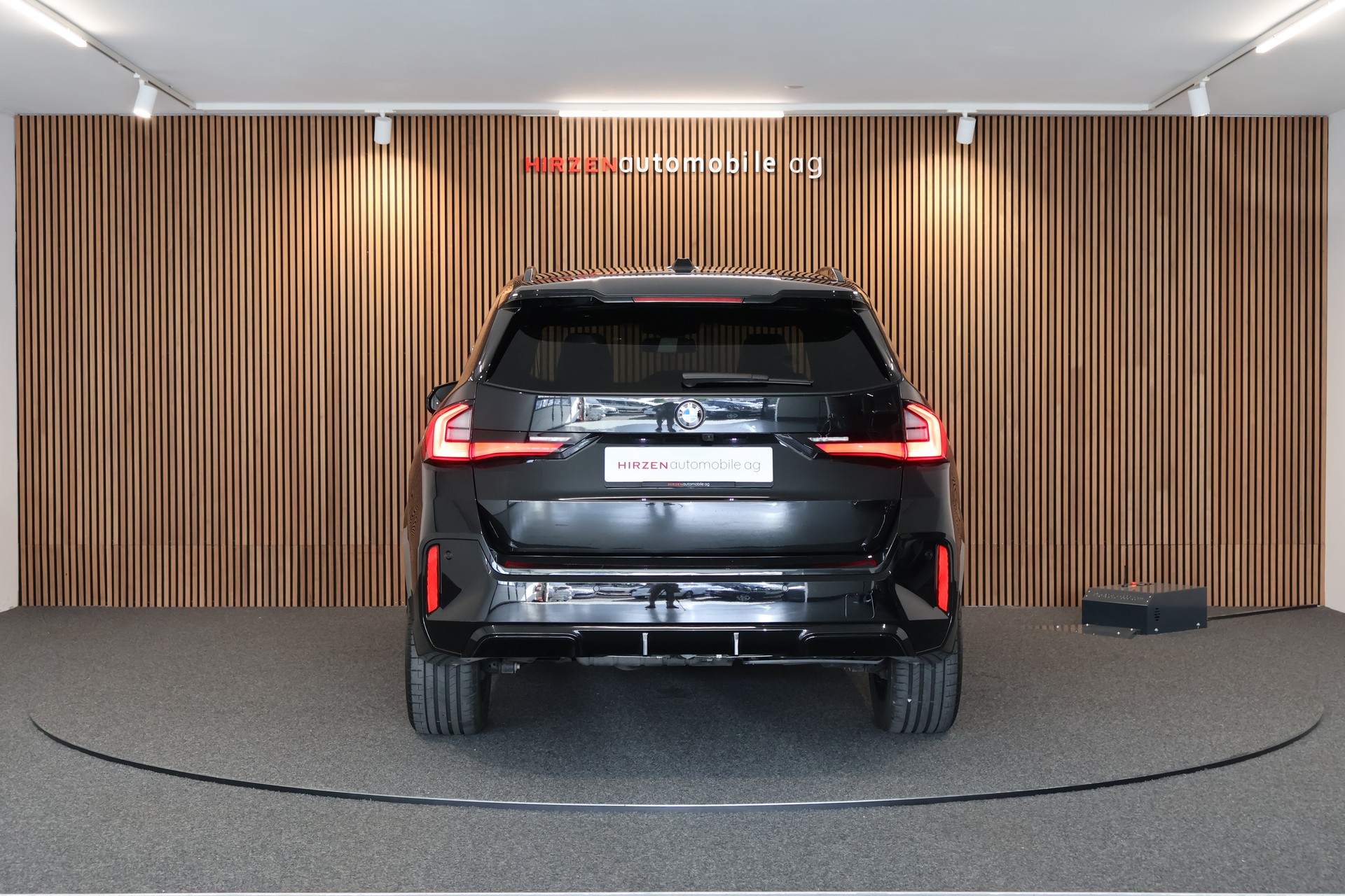 BMW X1 xDrive 23d 48V M Sport-showroom-element-3