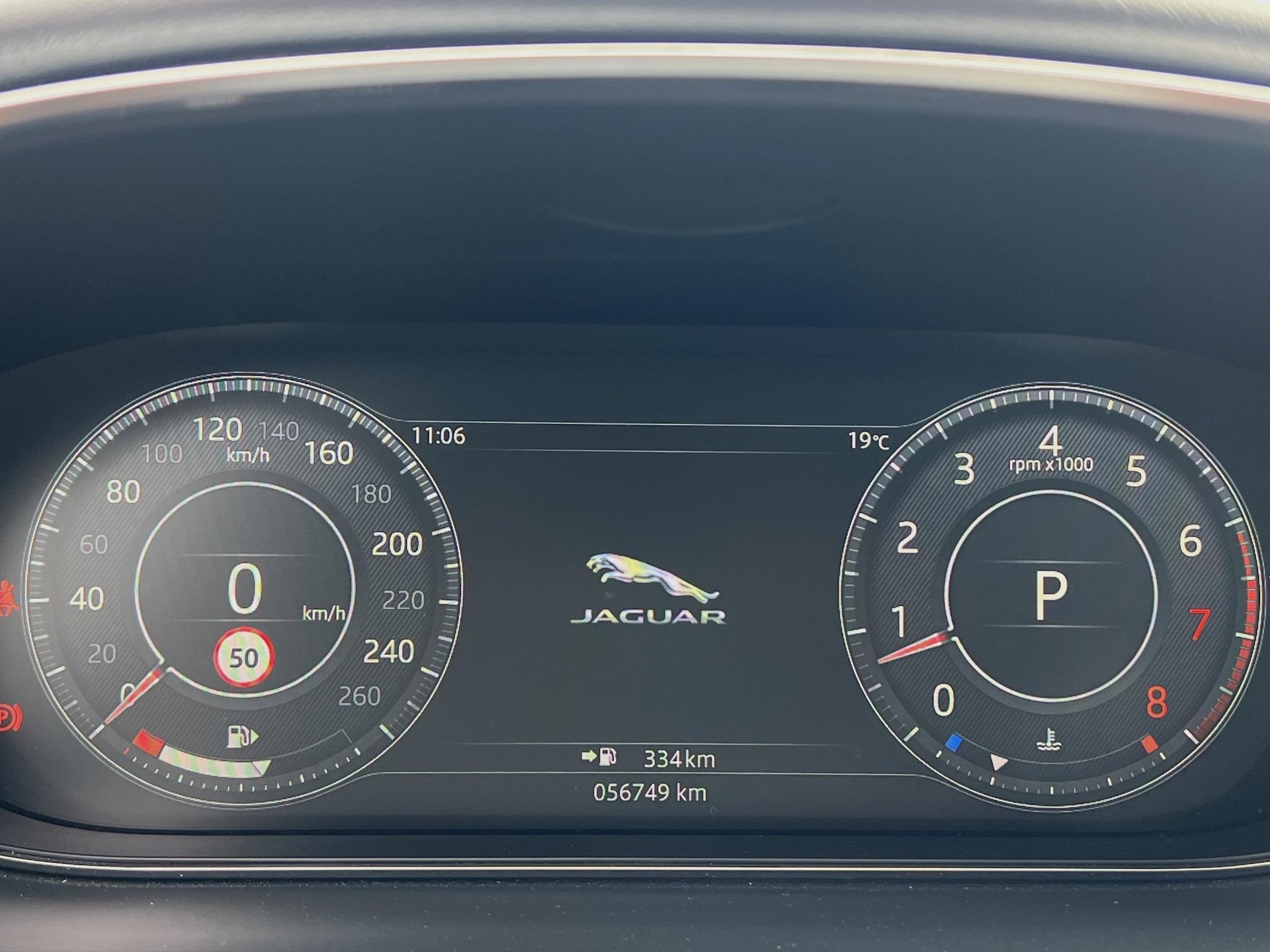 JAGUAR E-Pace 2.0 T 250 R-Dynamic SE AWD-showroom-element-3