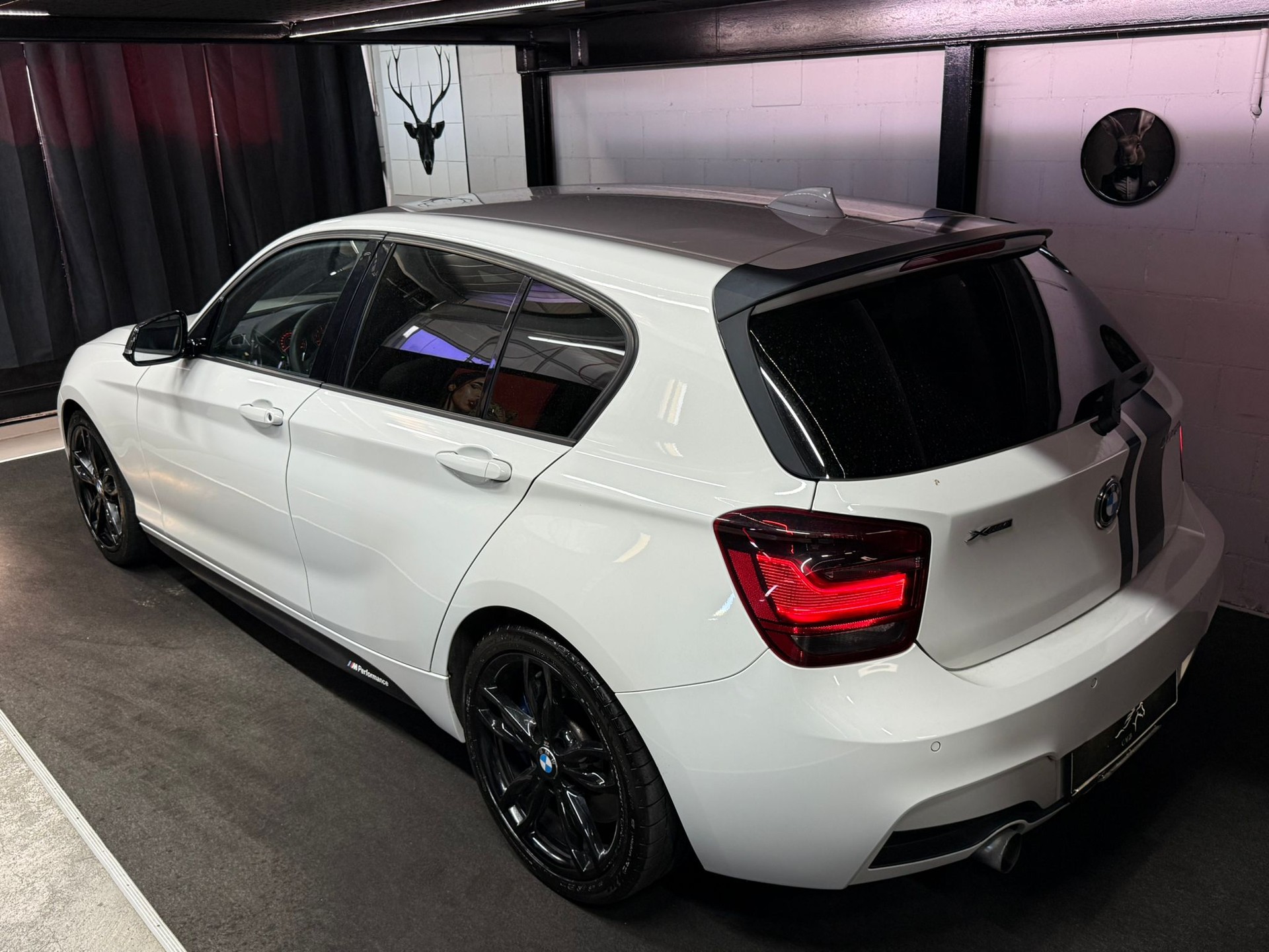 BMW M135i xDrive Steptronic-showroom-element-3